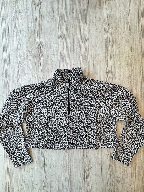 Forever 21 Leopard Animal Print Boxy Crop 1/4 Zip Pullover Sweatshirt Pockets M - Picture 2 of 8